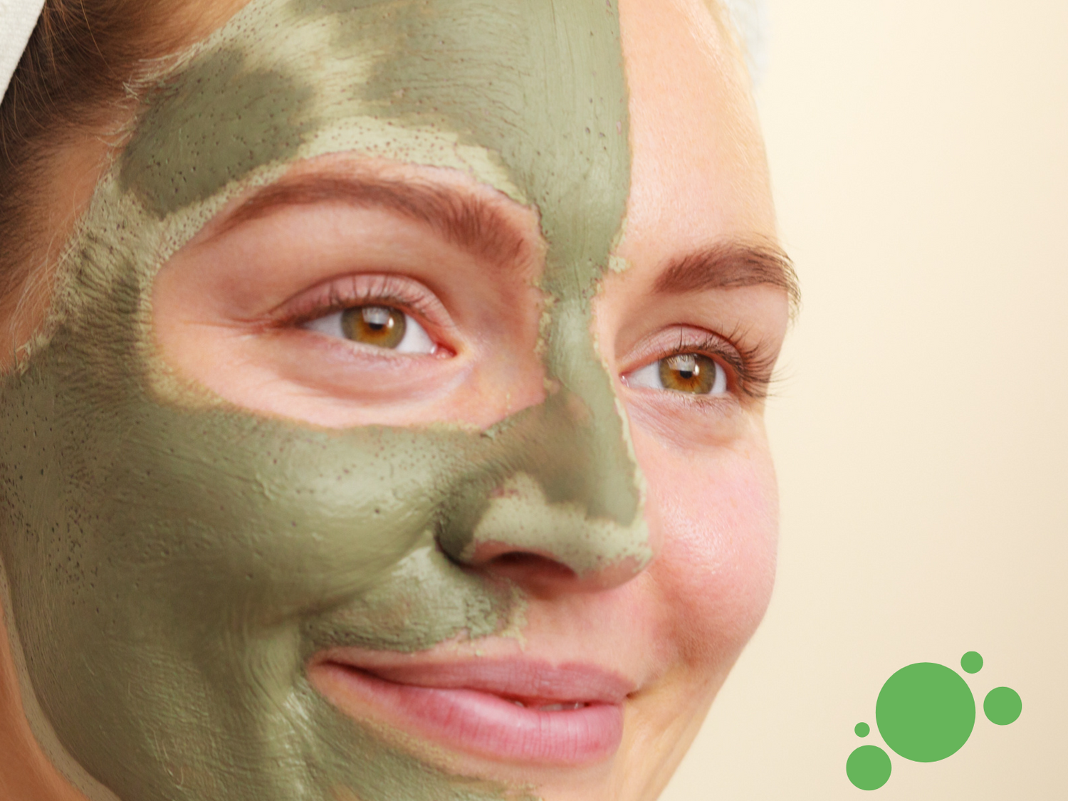 Die Kraft der Heilerde: Warum eine Fango-Maske das Hautbild nachhaltig verändern kann